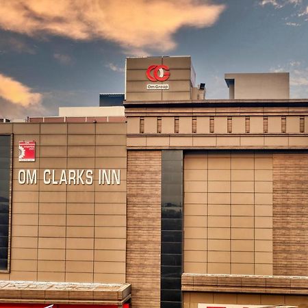 Om Clarks Inn Raebareli Εξωτερικό φωτογραφία