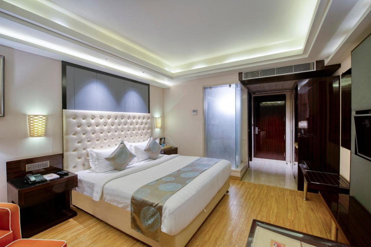 Om Clarks Inn Raebareli Εξωτερικό φωτογραφία