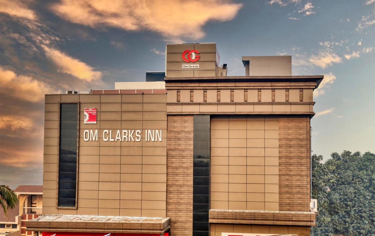 Om Clarks Inn Raebareli Εξωτερικό φωτογραφία