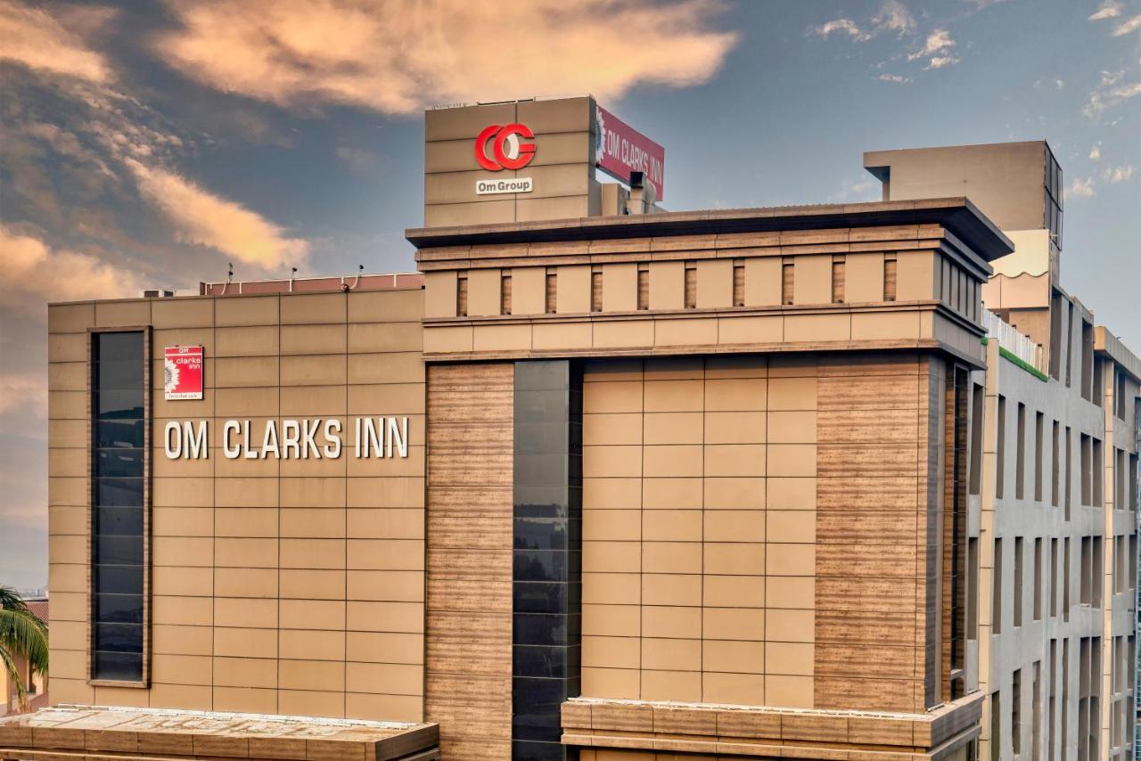 Om Clarks Inn Raebareli Εξωτερικό φωτογραφία