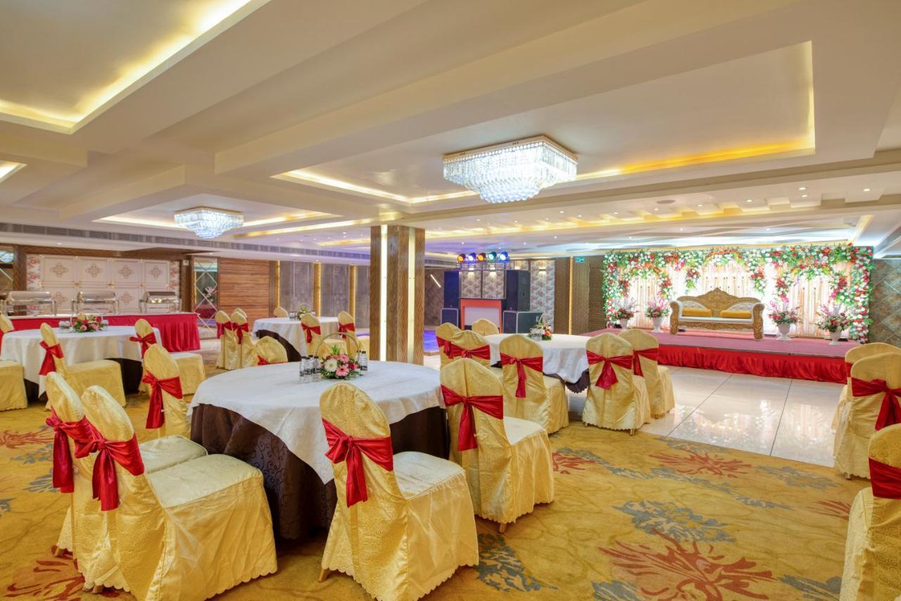 Om Clarks Inn Raebareli Εξωτερικό φωτογραφία