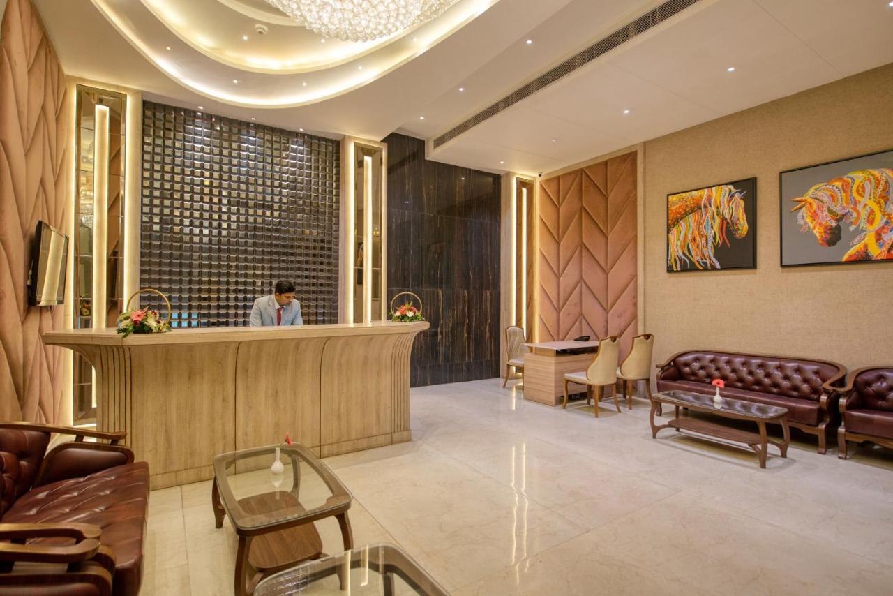 Om Clarks Inn Raebareli Εξωτερικό φωτογραφία