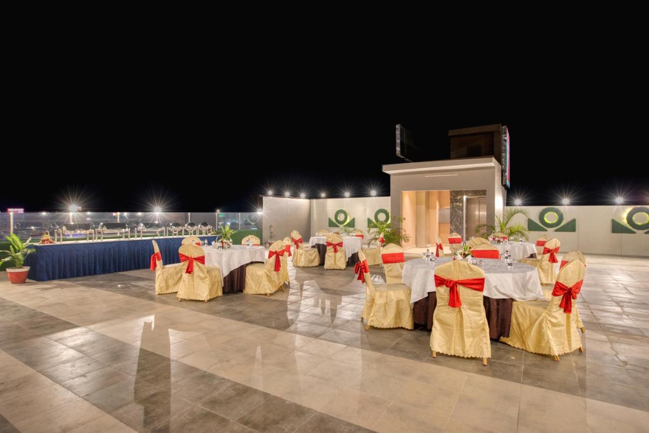 Om Clarks Inn Raebareli Εξωτερικό φωτογραφία