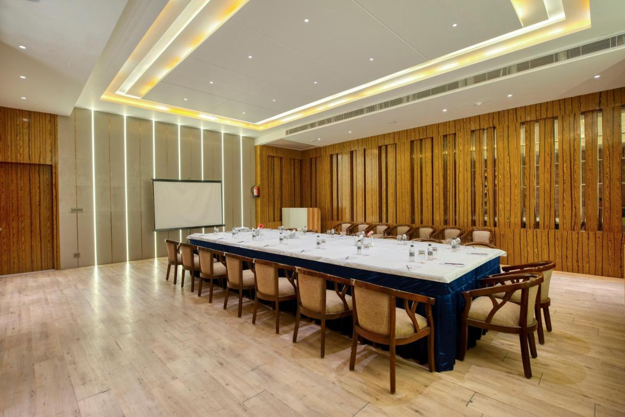 Om Clarks Inn Raebareli Εξωτερικό φωτογραφία
