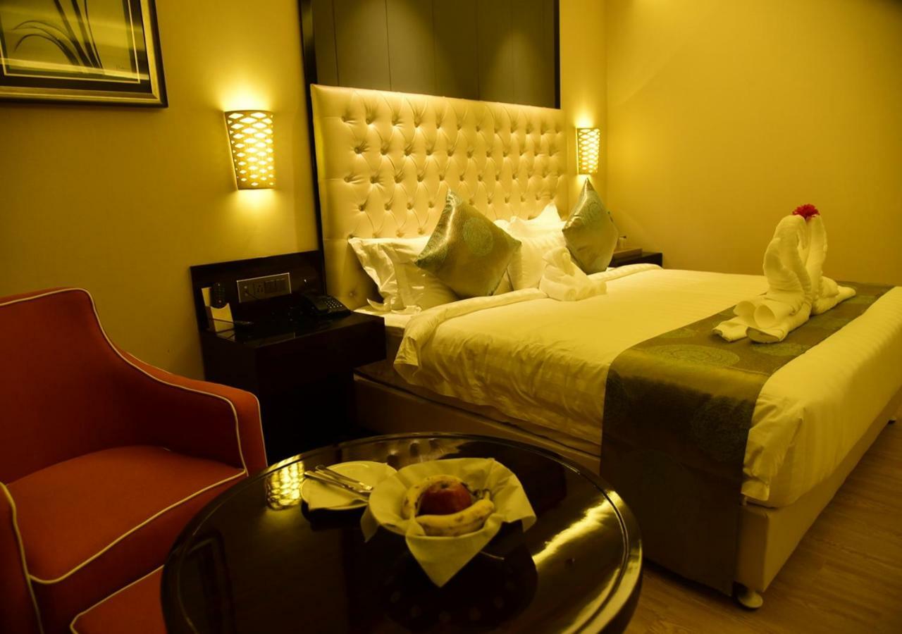 Om Clarks Inn Raebareli Εξωτερικό φωτογραφία
