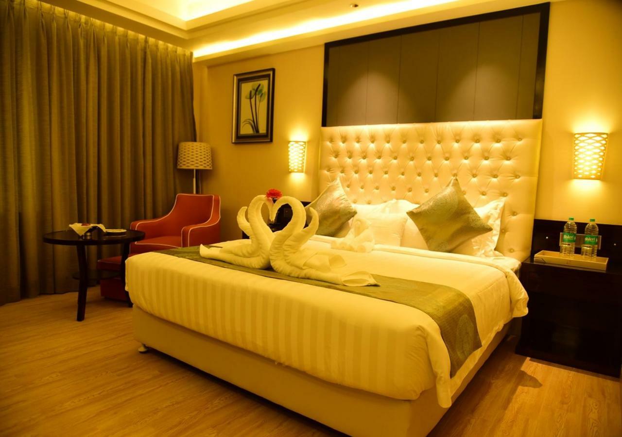 Om Clarks Inn Raebareli Εξωτερικό φωτογραφία
