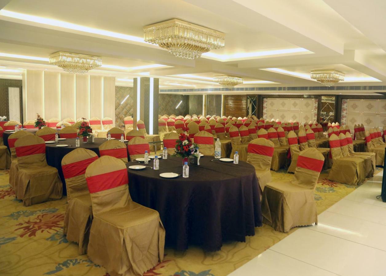 Om Clarks Inn Raebareli Εξωτερικό φωτογραφία