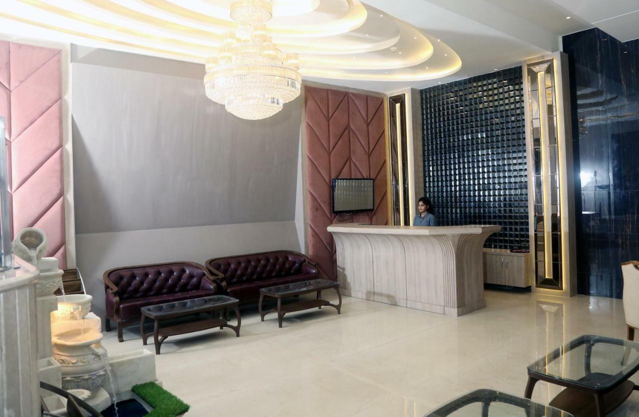 Om Clarks Inn Raebareli Εξωτερικό φωτογραφία