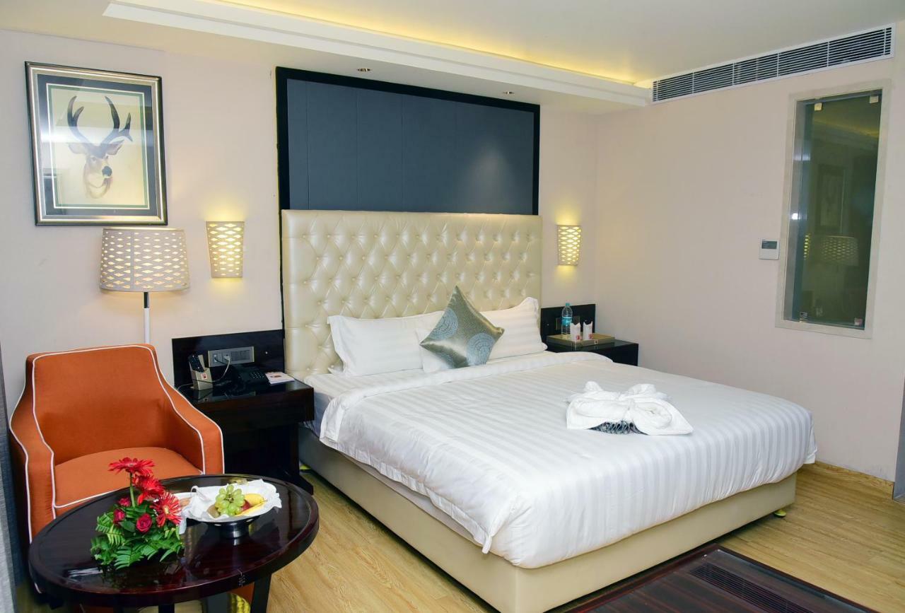 Om Clarks Inn Raebareli Εξωτερικό φωτογραφία