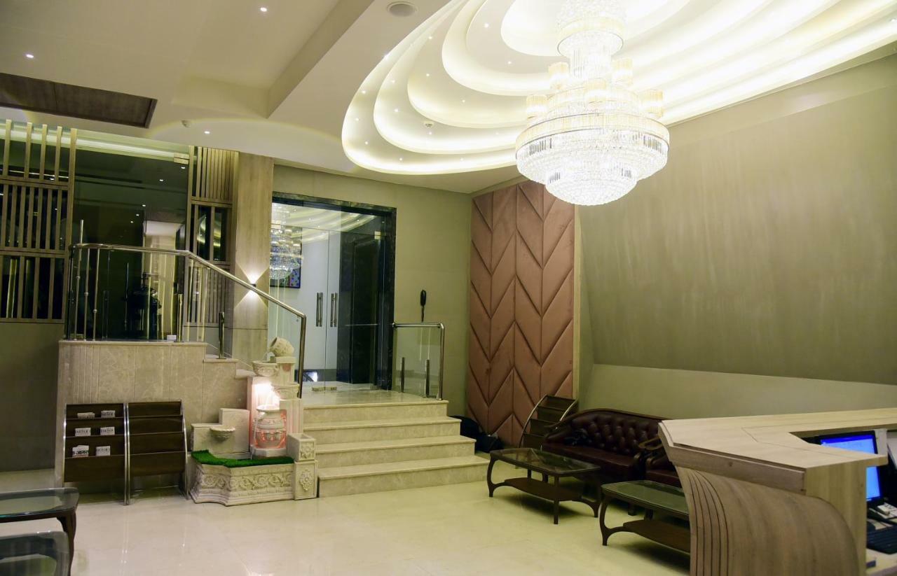 Om Clarks Inn Raebareli Εξωτερικό φωτογραφία
