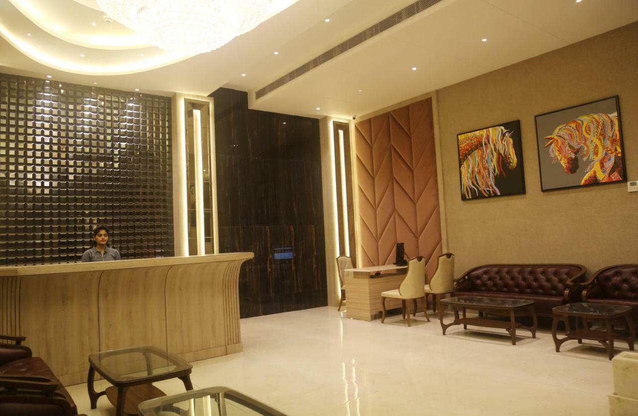 Om Clarks Inn Raebareli Εξωτερικό φωτογραφία