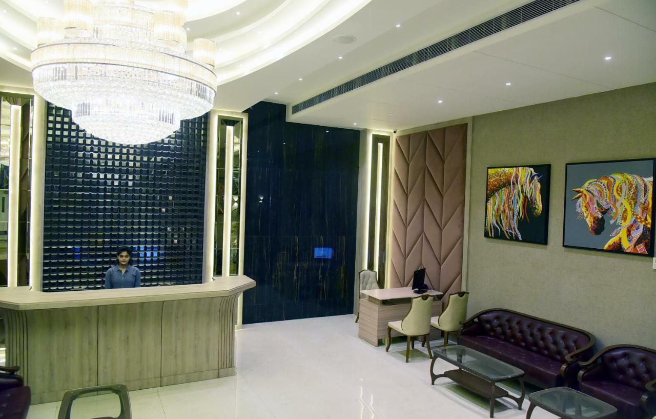 Om Clarks Inn Raebareli Εξωτερικό φωτογραφία